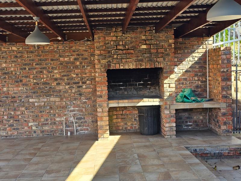 8 Bedroom Property for Sale in Mossel Bay Central Western Cape